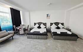 LA PLAYA - Camere pe plaja cu sezlong gratuit